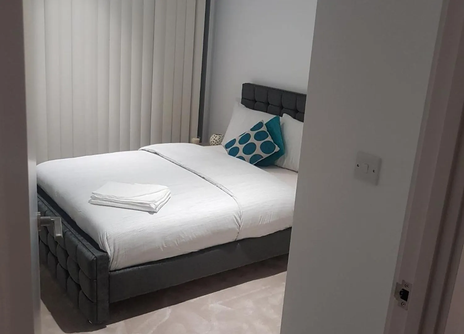Lush Living - Double Room With Private Bathroom London